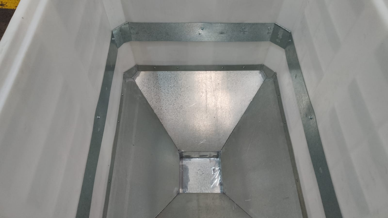 Bin Tolva 76-8502 4 patas 1200x1000x760 mm (350 L)